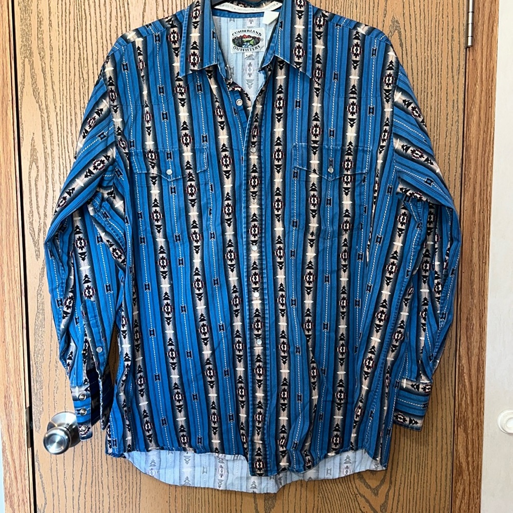 Men’s XL blue print pearl snap